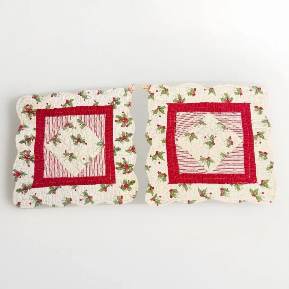 Great Finds Collect‎ Quilted Table Topper Christmas Holly, Red & Stripe Set Of 3